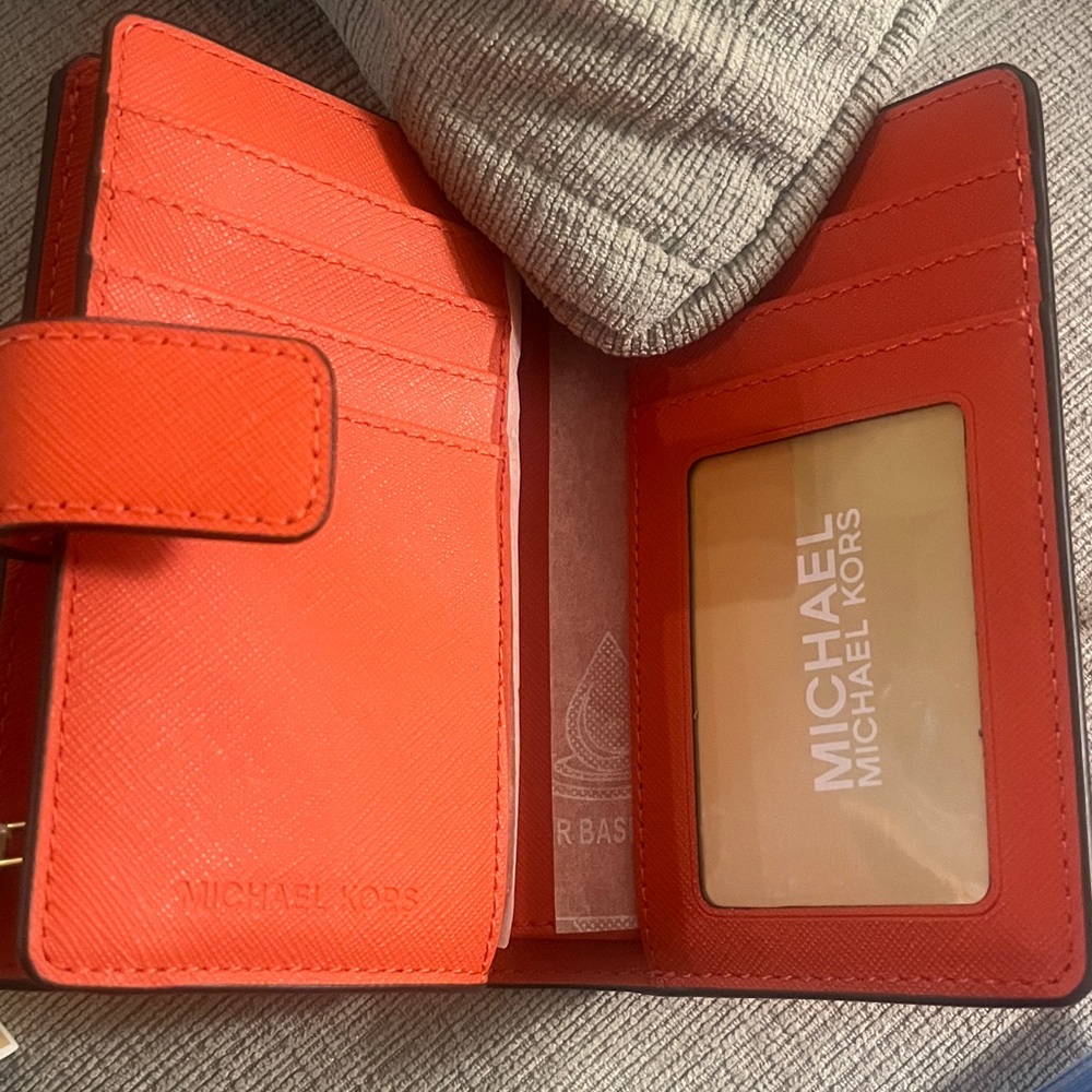 Michael Kors Bifold Zip Wallet - Picture 3 of 6